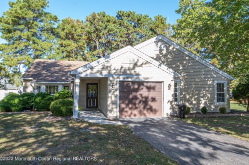 2 Cork Pl, Lacey, NJ 08731-5603