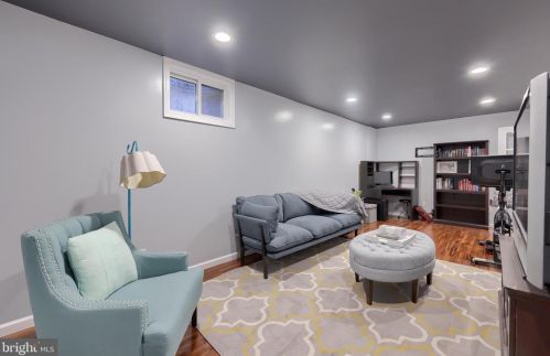 230 Parklawn Ct, Lancaster PA  17601-2660 exterior