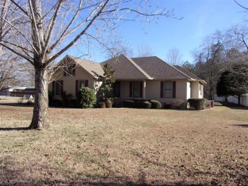 105 Shady Acres Ln, Tullahoma, TN 37388-6270