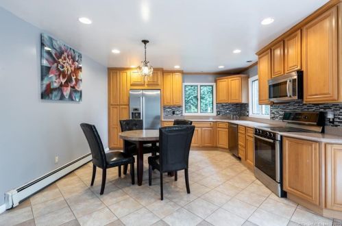 37 Erma Dr, Waterbury, CT 06705-2708