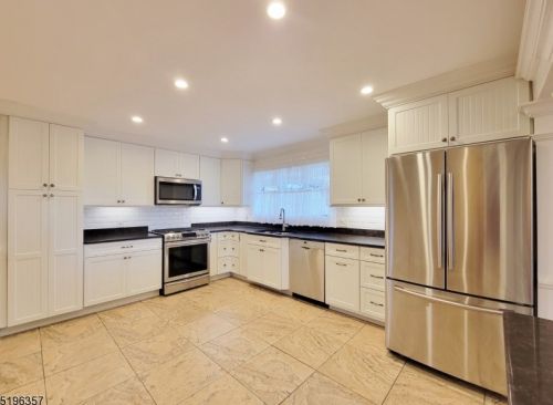 25 Lincoln Rd, Kinnelon, NJ 07405-2550
