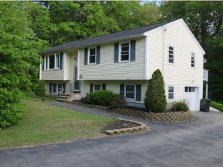 18 Maplewood Dr, Londonderry, NH 03053-3908