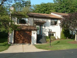 645 Montroyale Dr, Erie PA  16504-2617 exterior