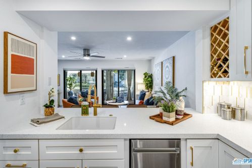 385 Via Escuela, Palm Springs, CA 92262-3004