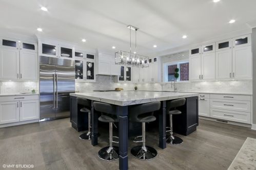 2049 Bissell St, Chicago, IL 60614-4205