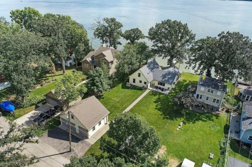 38114 Lakeside Pl, Antioch, IL 60002-9712