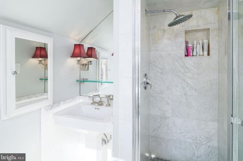 1023 Washington Ave, Tavistock NJ 08033-3605 exterior