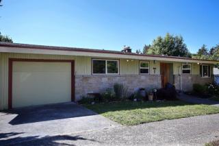 2715 Garlough Ave, Seattle, WA 98116-2928