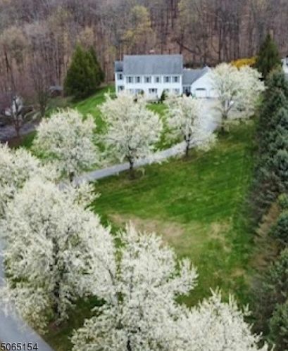 38 Dyer Rd, Wantage, NJ 07461-2720