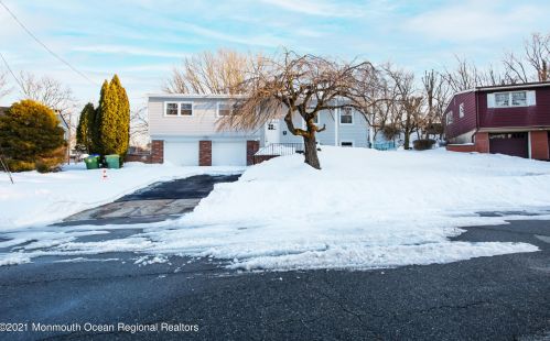 6 Kish Ct, Edison, NJ 08837-2734