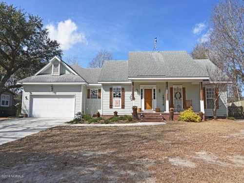 704 Hughes Rd, Hampstead NC  28443-2100 exterior
