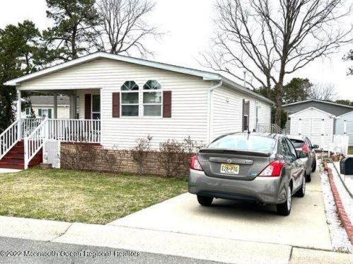 126 Briarwood Ct, Lakehurst, NJ 08759-3510