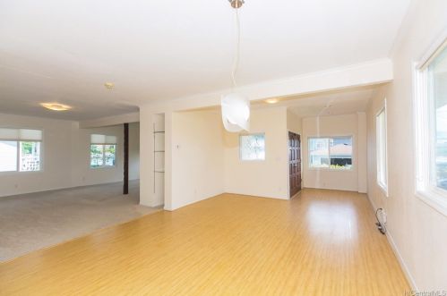 2440 Puunui Ave, Honolulu, HI 96817-1337