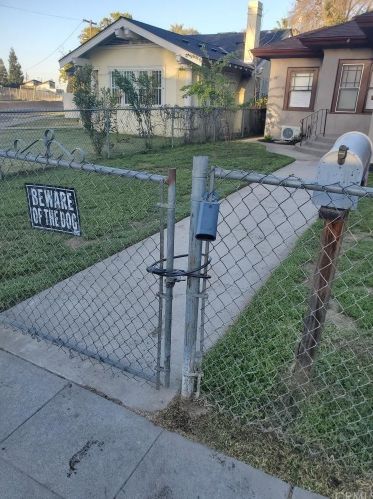 303 Roosevelt Ave, Fresno, CA 93701-1445