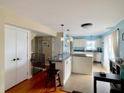 25 Briarwood Ave, Middletown, RI 02842-5805