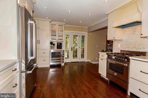 255 Lower Magothy Beach Rd, Severna Park MD  21146-2118 exterior