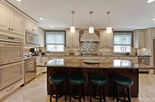 355 Kennedy St, Iselin, NJ 08830-1232
