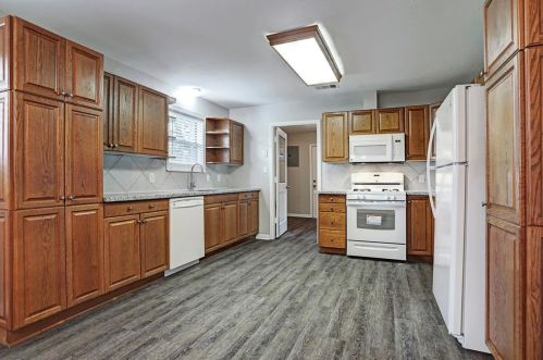 1244 Ramona St, Angleton TX  77515-5113 exterior