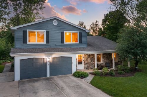 1581 Columbia St, Naperville, IL 60563-1340