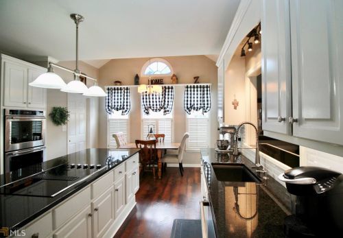 156 Wexford Ct, Stockbridge GA  30281-6306 exterior