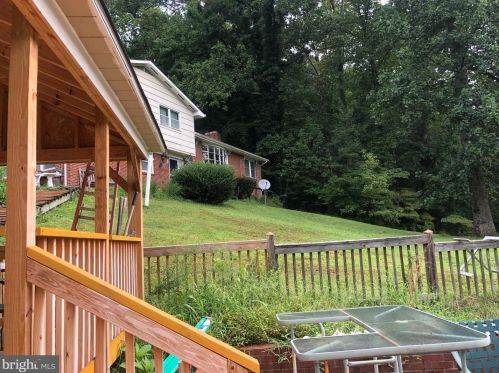 2890 Spg Lk Dr, Davidsonville MD 21035-1230 exterior