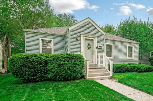 8315 Walnut Dr, Hammond, IN 46321-1903