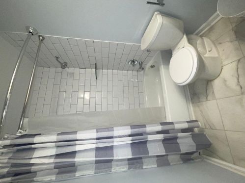 71 Montre Sq, Atlanta GA  30327-4044 exterior