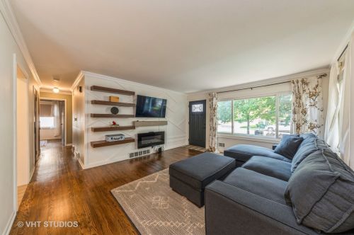2117 Glenview Rd, Glenview, IL 60025-2851