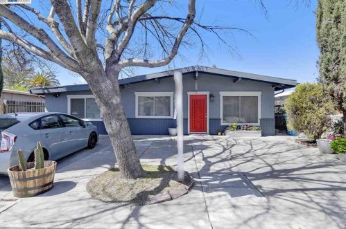 213 Circle Dr, Vacaville, CA 95688-2918