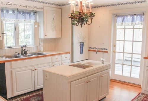 5 Denver Ave, Warren, RI 02885-1839