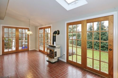 755 Springfield Ave, Springfield, NJ 07081-3012