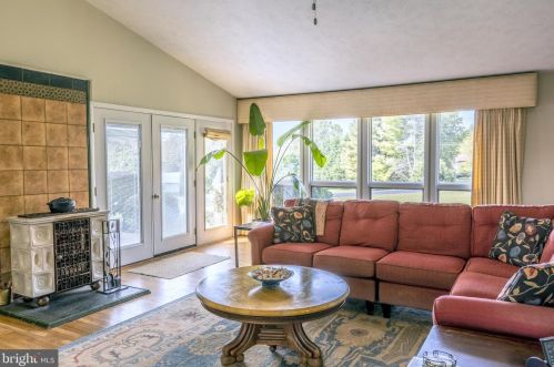 24 Carriage Ln, Madison, VA 22727-4340