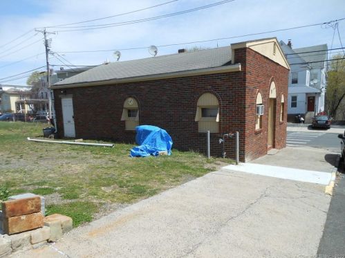 1 5th St, Derby, CT 06418-1916