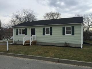 10 Parker Ave, Warren, RI 02885-2102