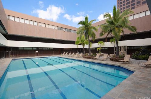1088 Bishop St, Honolulu HI  96813-3113 exterior