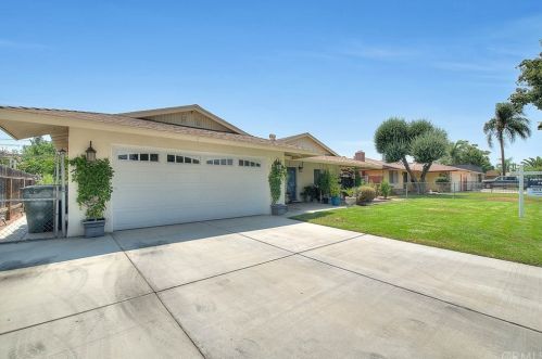4046 Columbia Ave, Riverside CA  92501-1526 exterior
