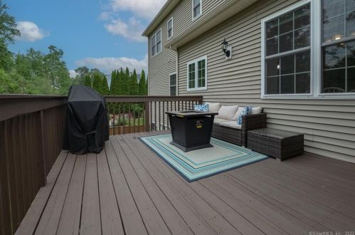 270 Budding Rdg, Southington CT  06489-4226 exterior
