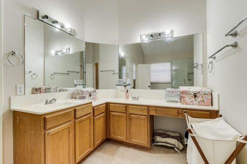 1525 Bastrop Dr, Carrollton TX 75010-6423 exterior