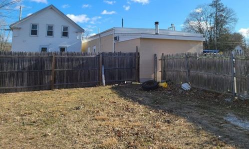 3 Main St, Westerly, RI 02891-2163