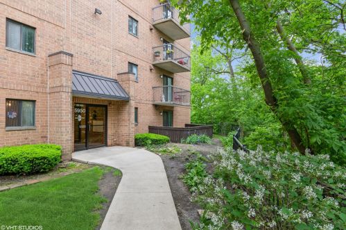 5950 Lake Bluff Dr, Tinley Park, IL 60477-7121
