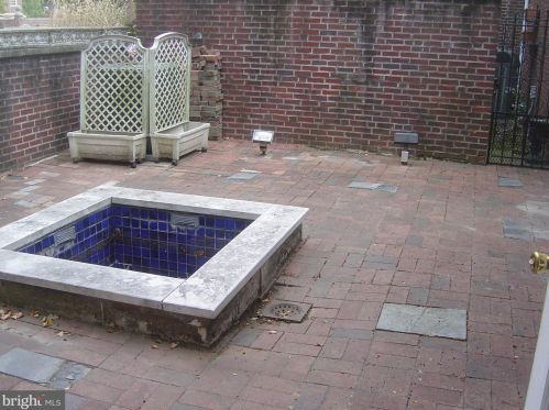 400 5 St, Philadelphia PA 19147-1508 exterior