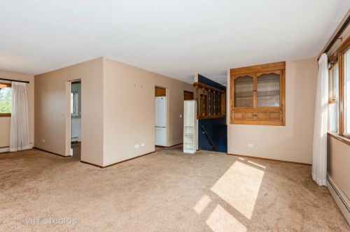 631 Tanglewood Dr, Streamwood, IL 60107-1246