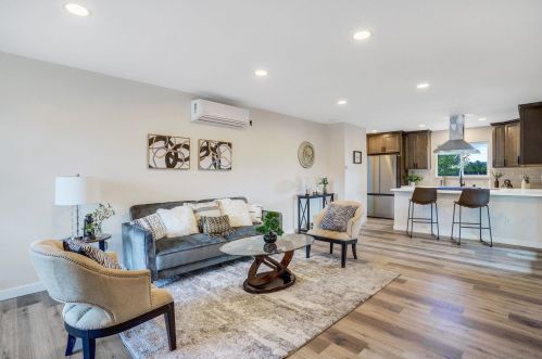 1518 Rolling Hills Dr, Oceanside, CA 92056-3035