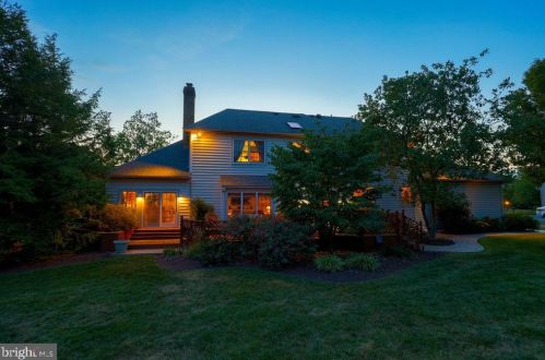 1991 Pickering Trl, Lancaster PA 17601-4972 exterior