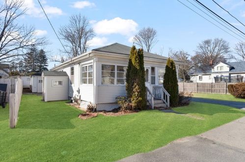 41 Willard St, Warwick, RI 02889-1022