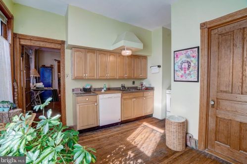 437 44 St, Philadelphia PA 19104-2910 exterior