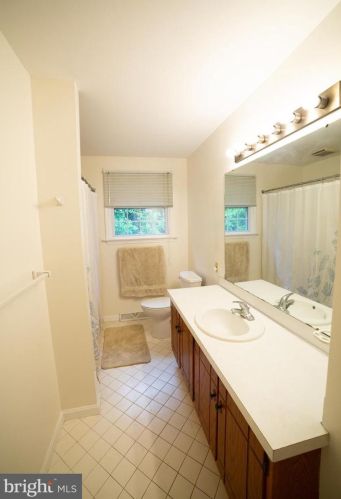 102 Suncrest Rd, Lancaster PA  17601-4834 exterior