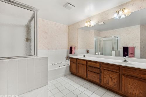 892 Fountain Vw Dr, Bannockburn IL  60015-4847 exterior