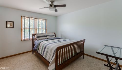 6529 Bentley Ave, Willowbrook IL 60527-1832 exterior