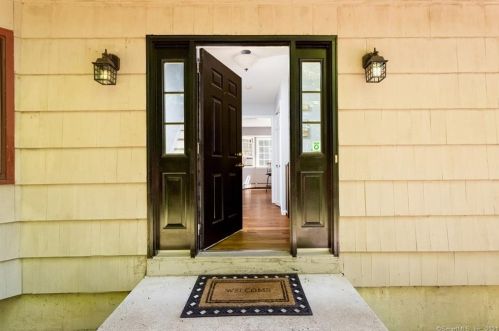 69 Riverside Rd, Sandy Hook, CT 06482-1233